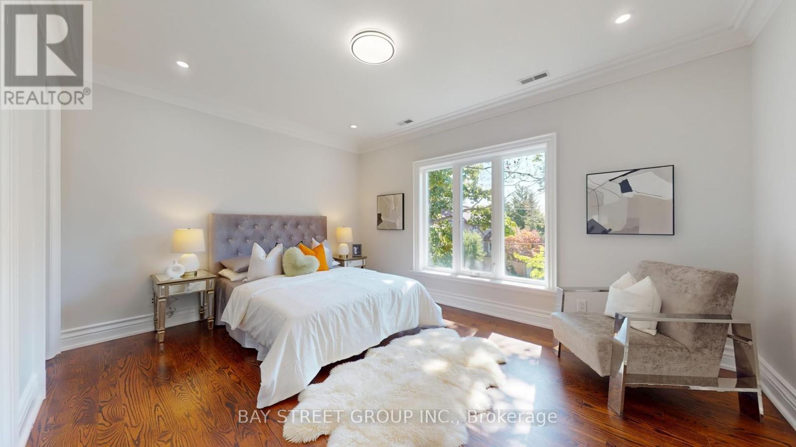 112 Centre Avenue, Toronto, ON - Indoor Photo Showing Bedroom