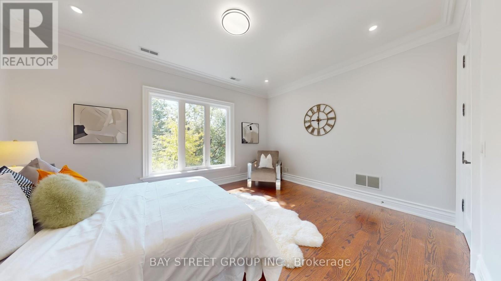 112 Centre Avenue, Toronto, ON - Indoor Photo Showing Bedroom