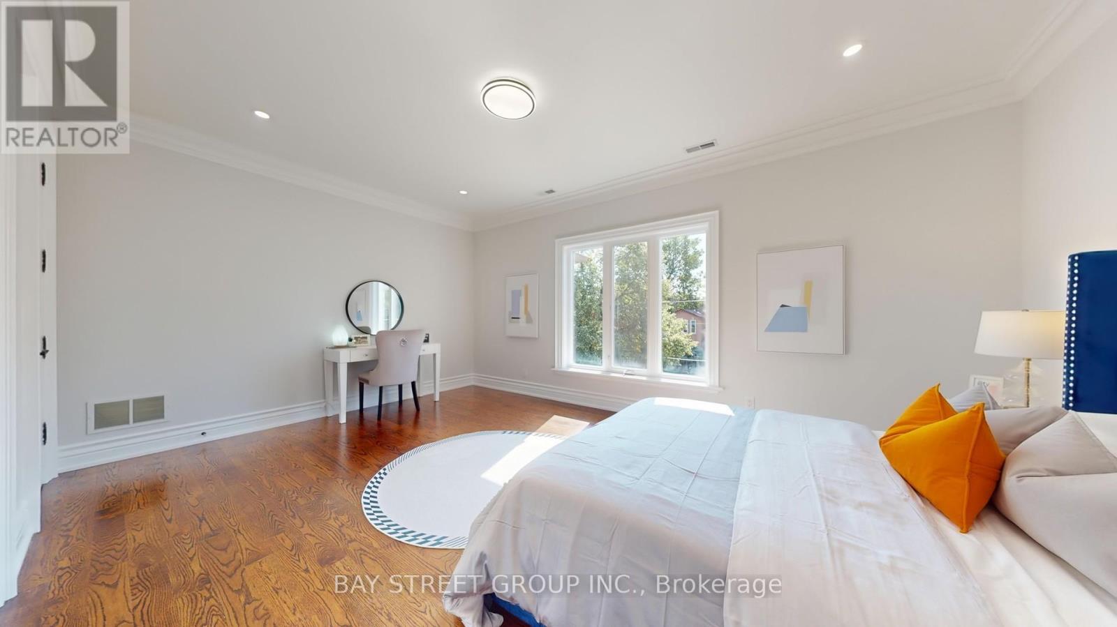 112 Centre Avenue, Toronto, ON - Indoor Photo Showing Bedroom