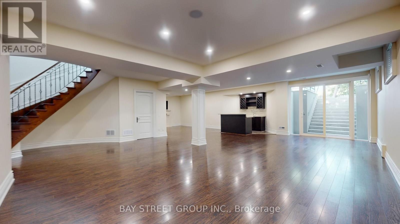 112 Centre Avenue, Toronto, ON - Indoor Photo Showing Other Room