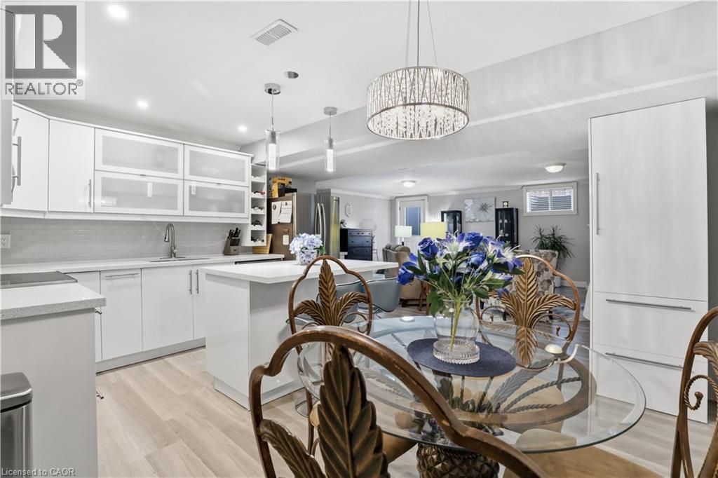 29 Chipman Avenue, Hamilton, ON - Indoor Photo Showing Dining Room