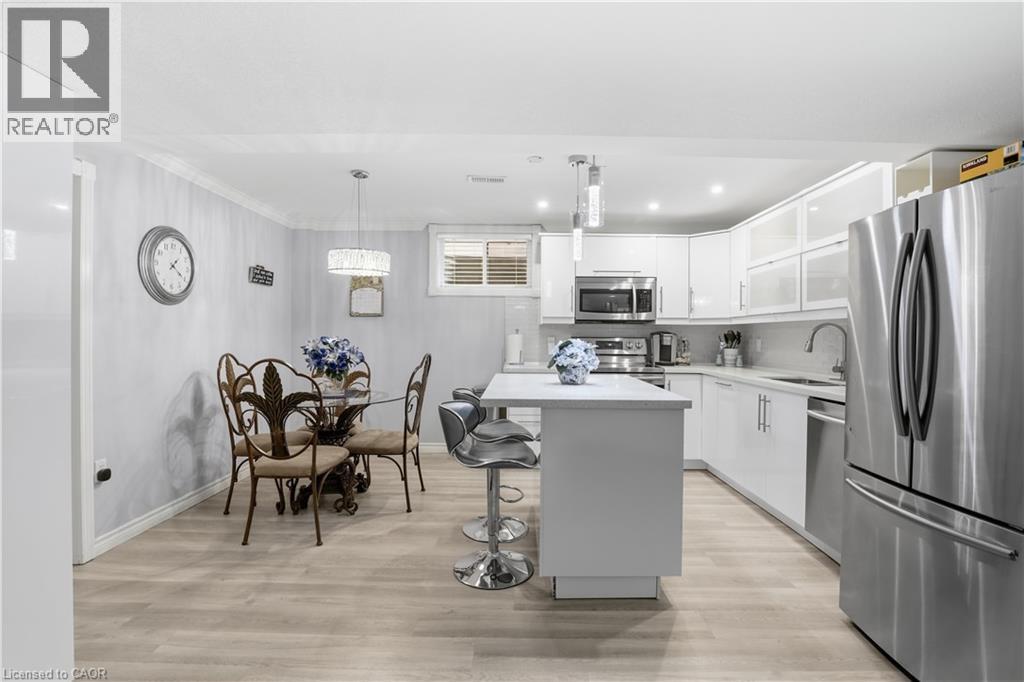 29 Chipman Avenue, Hamilton, ON - Indoor Photo Showing Kitchen