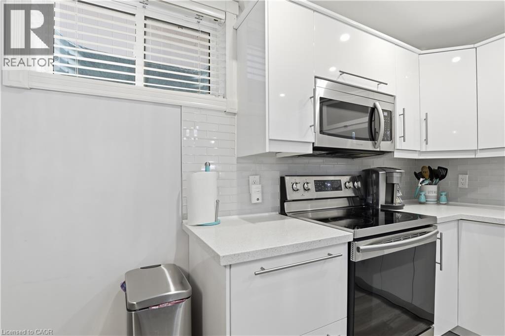 29 Chipman Avenue, Hamilton, ON - Indoor Photo Showing Kitchen