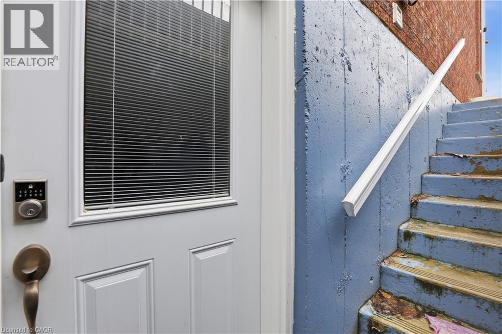 29 Chipman Avenue, Hamilton, ON - Indoor Photo Showing Other Room