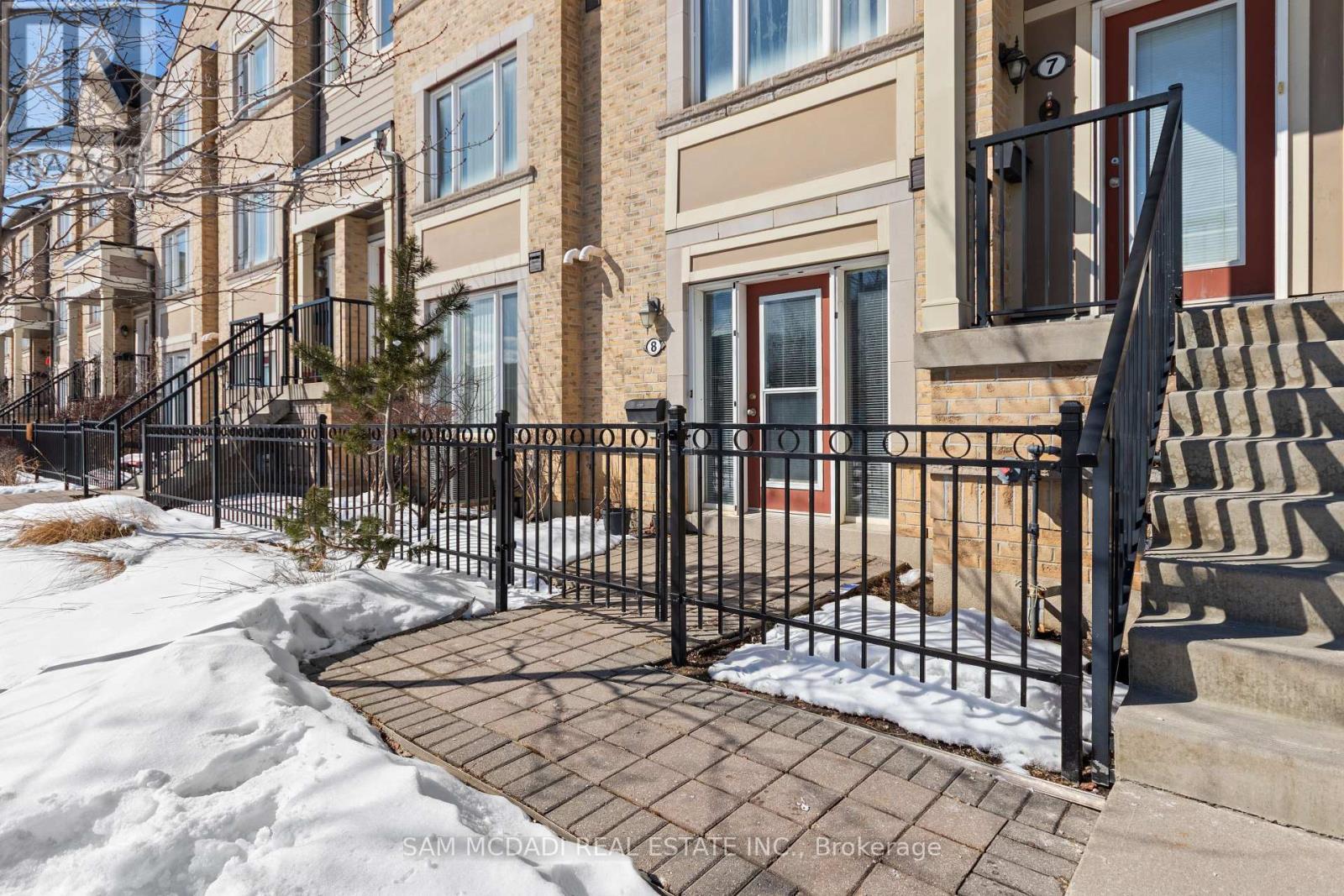 8 - 2895 Hazelton Place, Mississauga, ON - Outdoor