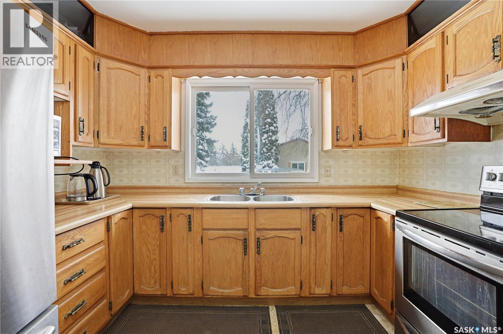 3165 Milton Street, Saskatoon, SK - Indoor Photo Showing Kitchen With Double Sink