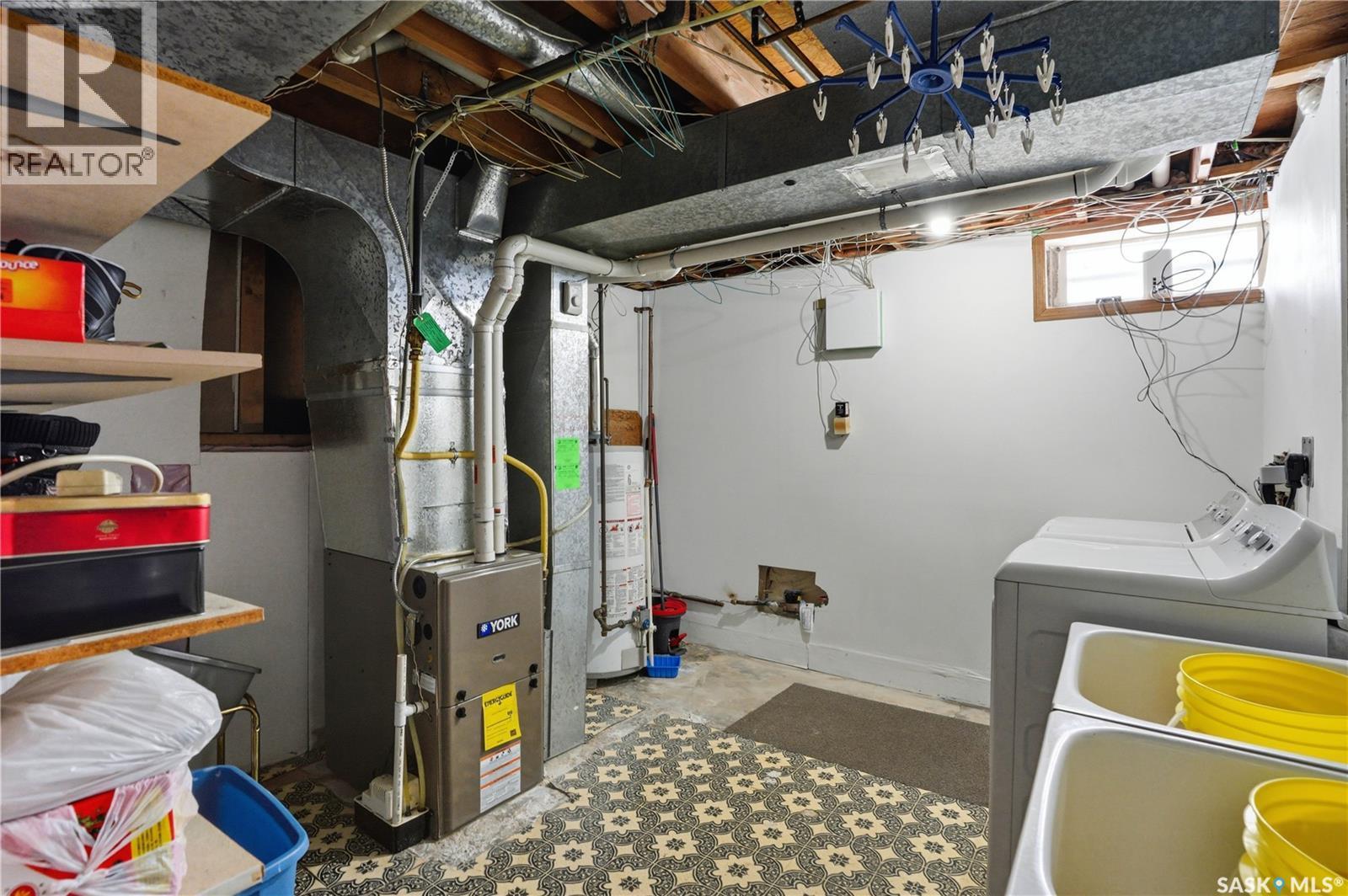 3165 Milton Street, Saskatoon, SK - Indoor Photo Showing Laundry Room