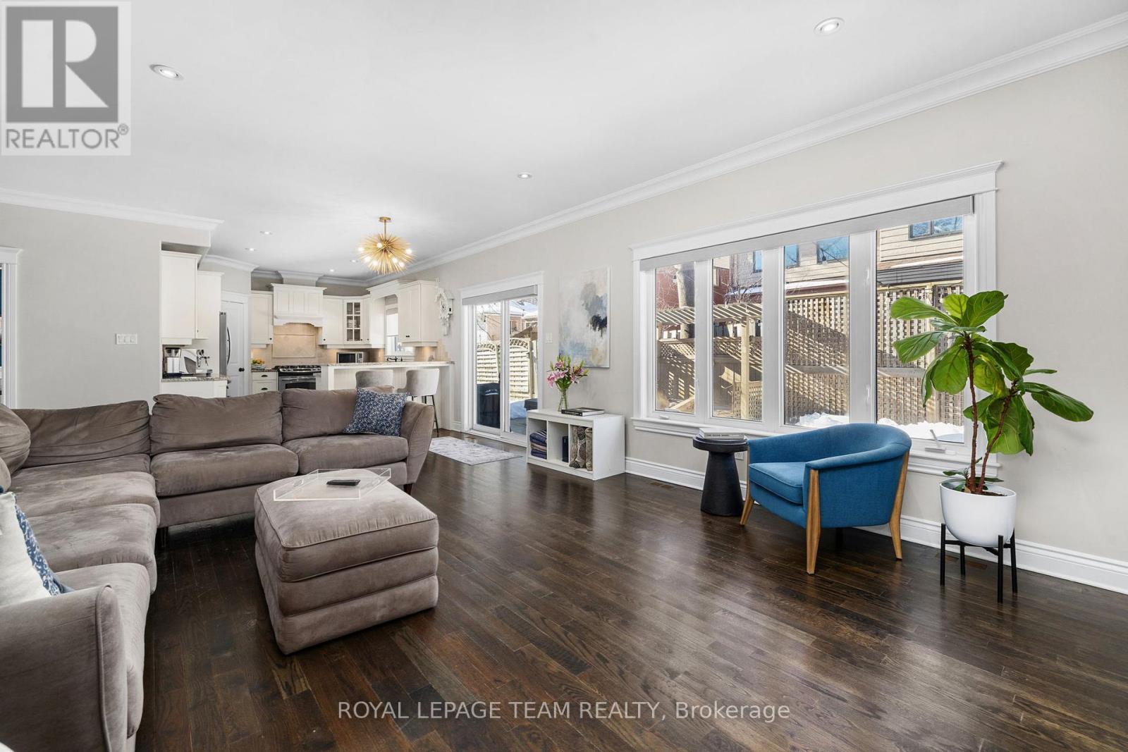 112 Cole Porter Street, Ottawa, ON - Indoor Photo Showing Living Room