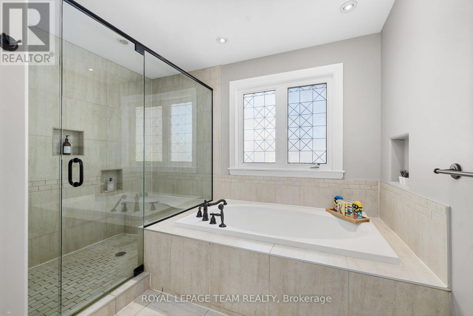 112 Cole Porter Street, Ottawa, ON - Indoor Photo Showing Bathroom