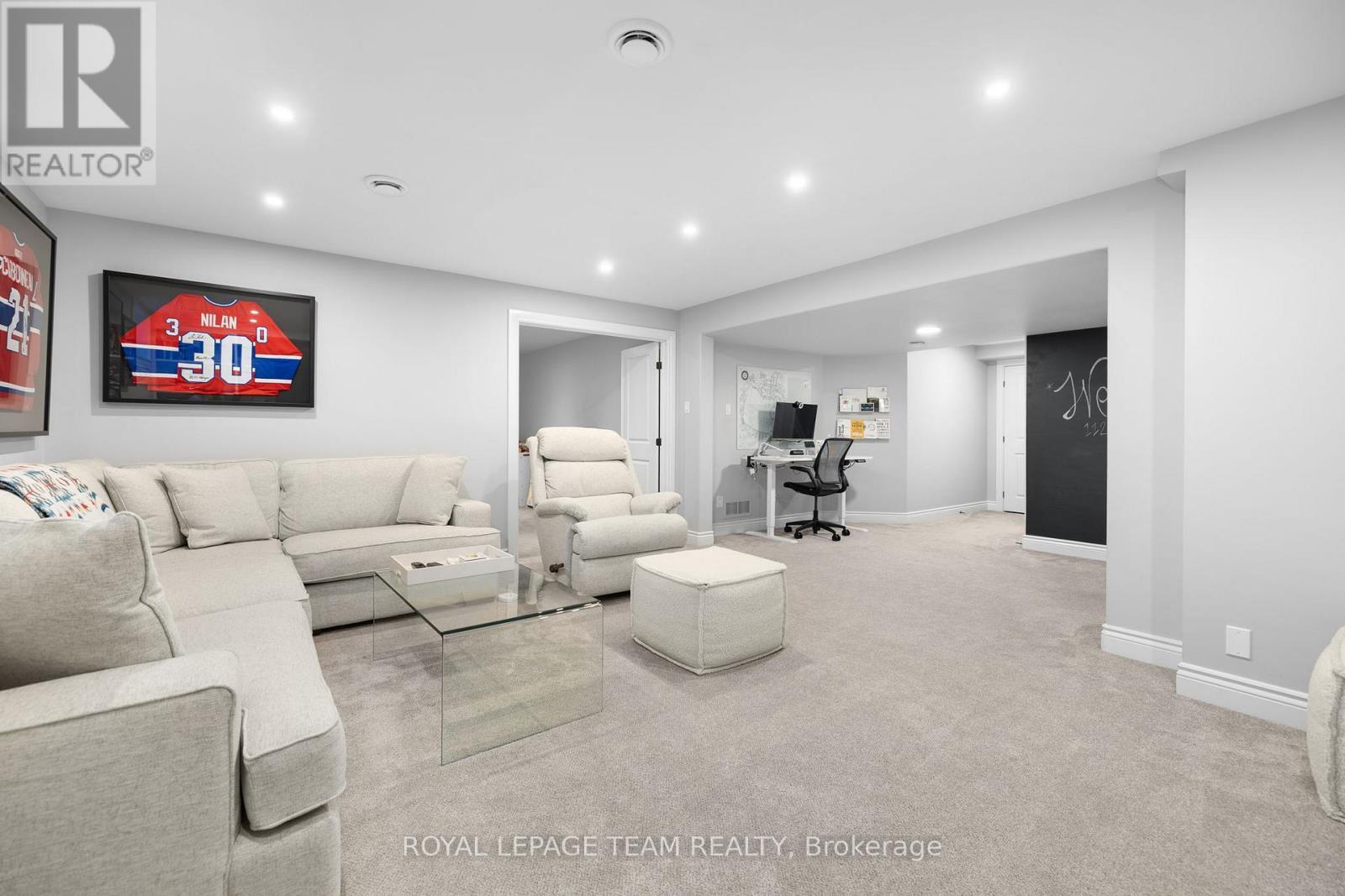 112 Cole Porter Street, Ottawa, ON - Indoor Photo Showing Living Room
