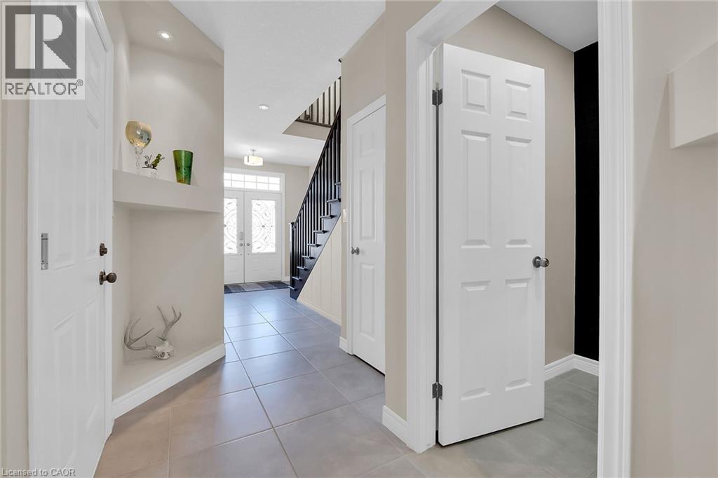 8 Chartwell Circle, Hamilton, ON