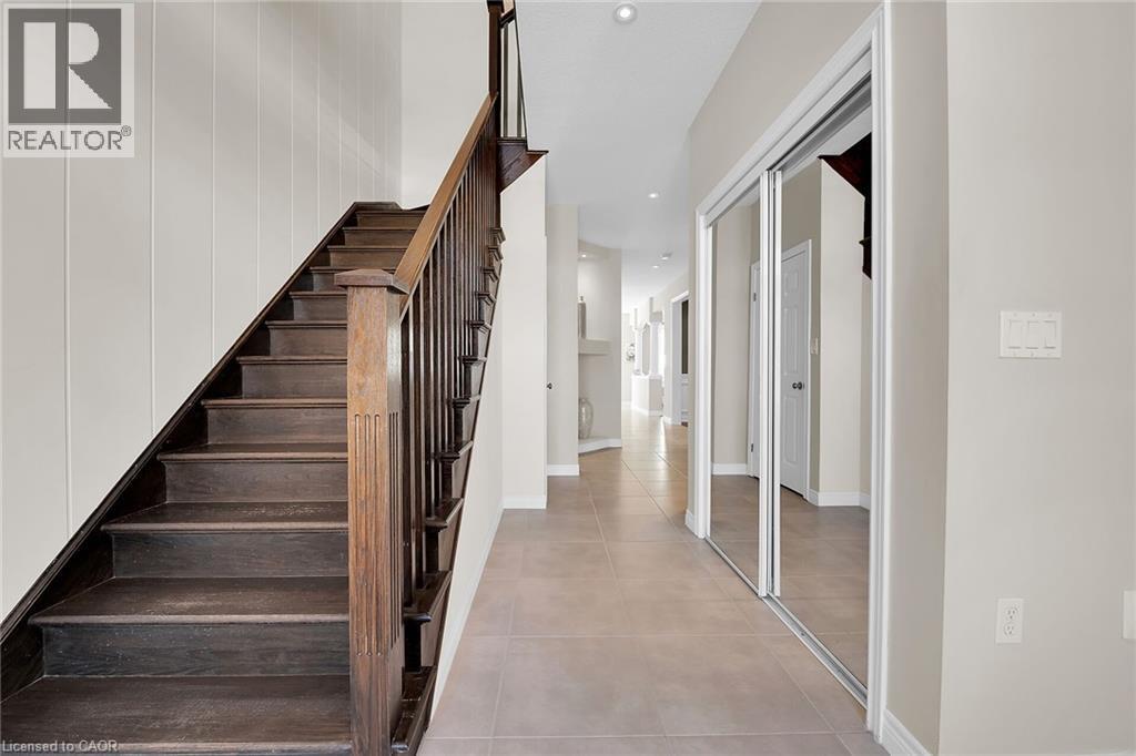 8 Chartwell Circle, Hamilton, ON