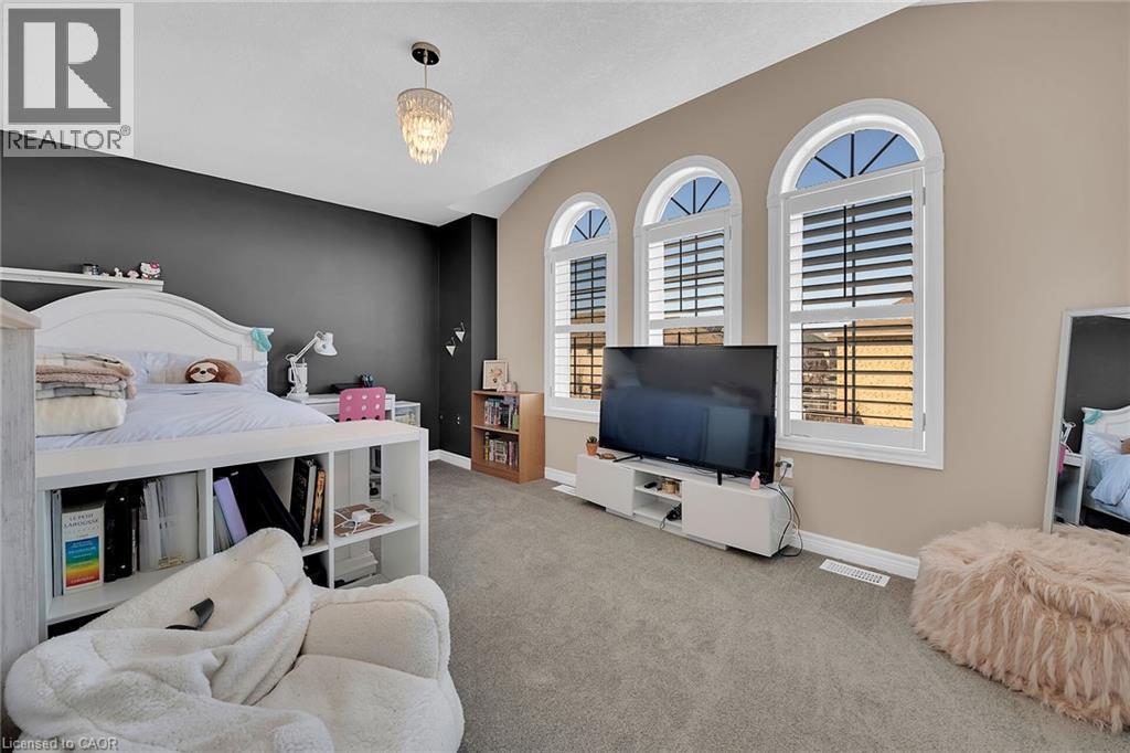 8 Chartwell Circle, Hamilton, ON