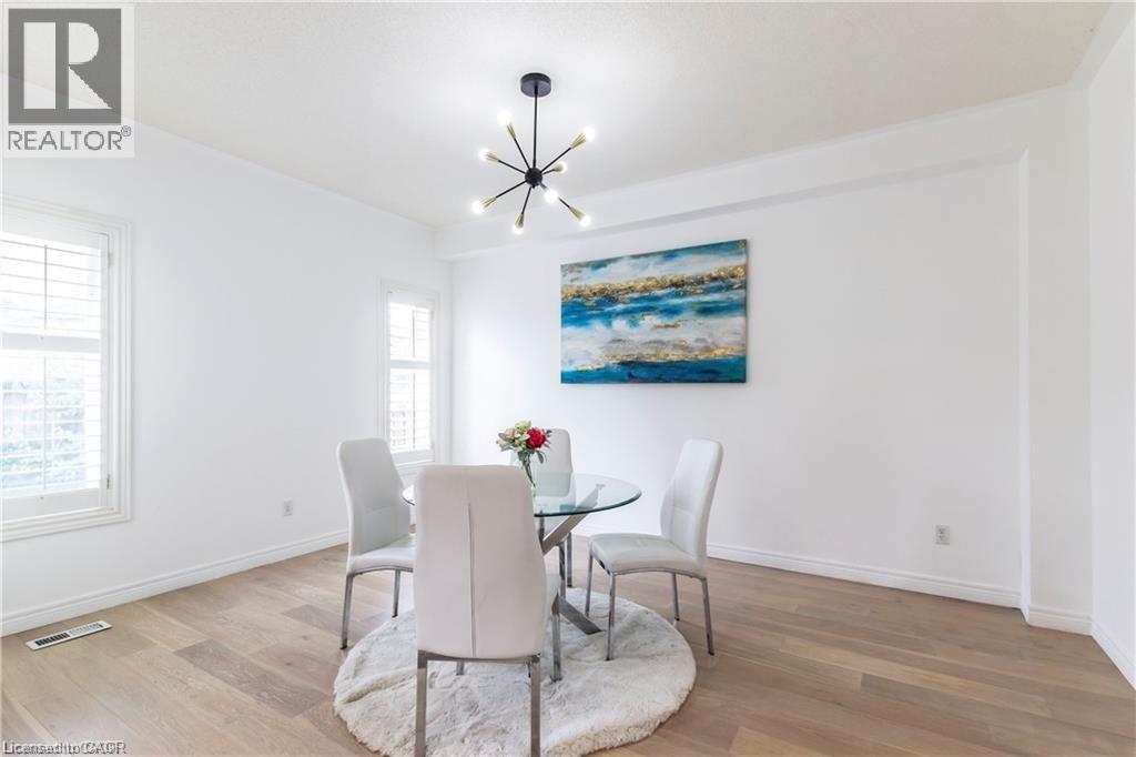 Dining space featuring hanging lights and light wood-style floors - 252 Thorner Drive Unit# Upper, Hamilton, ON - Indoor Photo Showing Dining Room