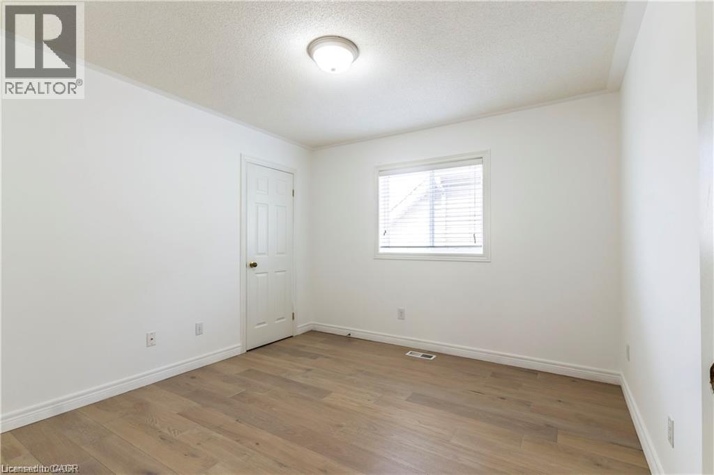 Spare room with light wood-style flooring and a textured ceiling - 252 Thorner Drive Unit# Upper, Hamilton, ON - Indoor Photo Showing Other Room