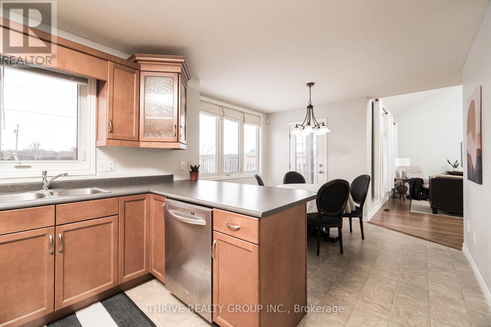53 Brookside Drive, St. Thomas, ON - Indoor Photo Showing Kitchen With Double Sink