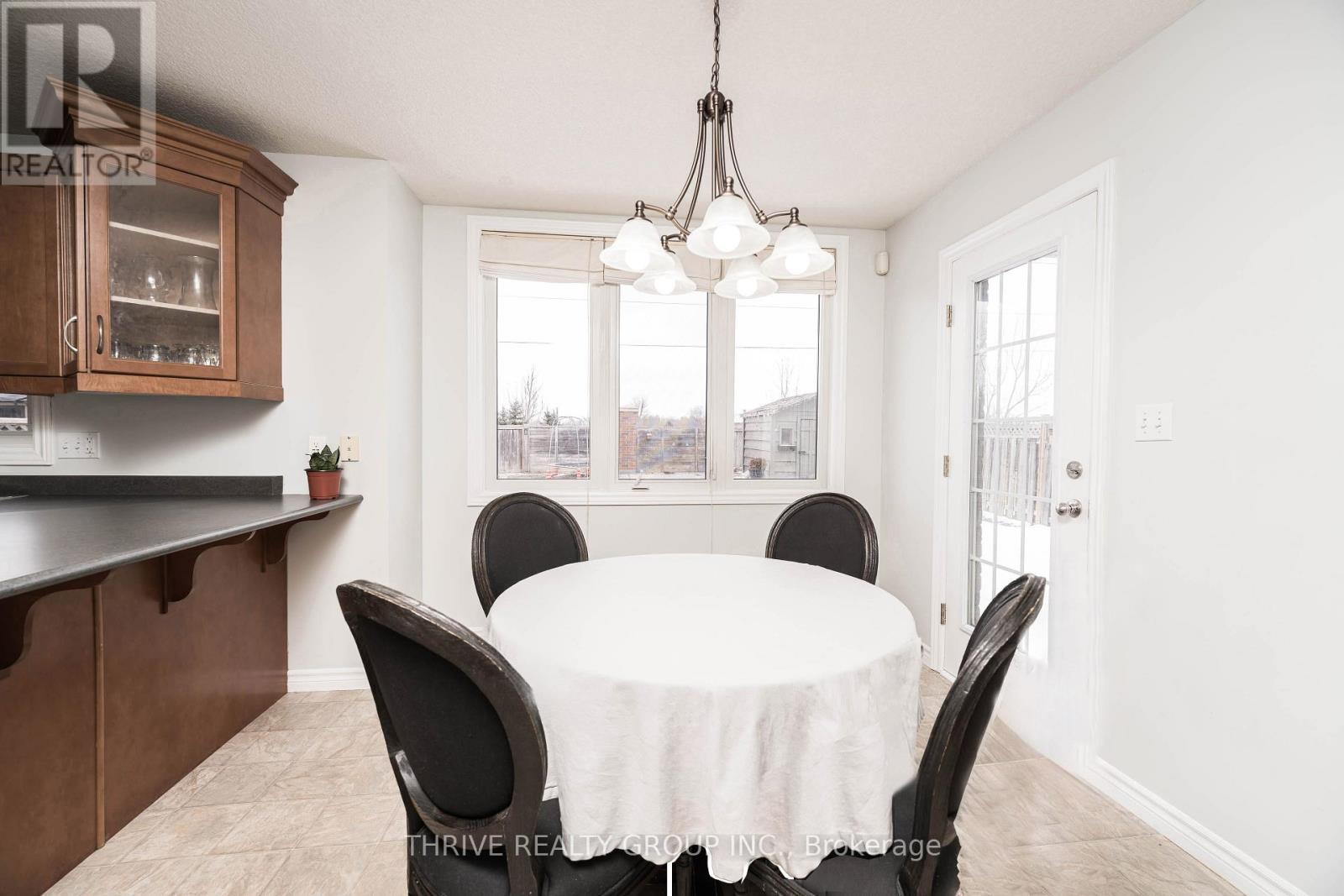 53 Brookside Drive, St. Thomas, ON - Indoor Photo Showing Dining Room