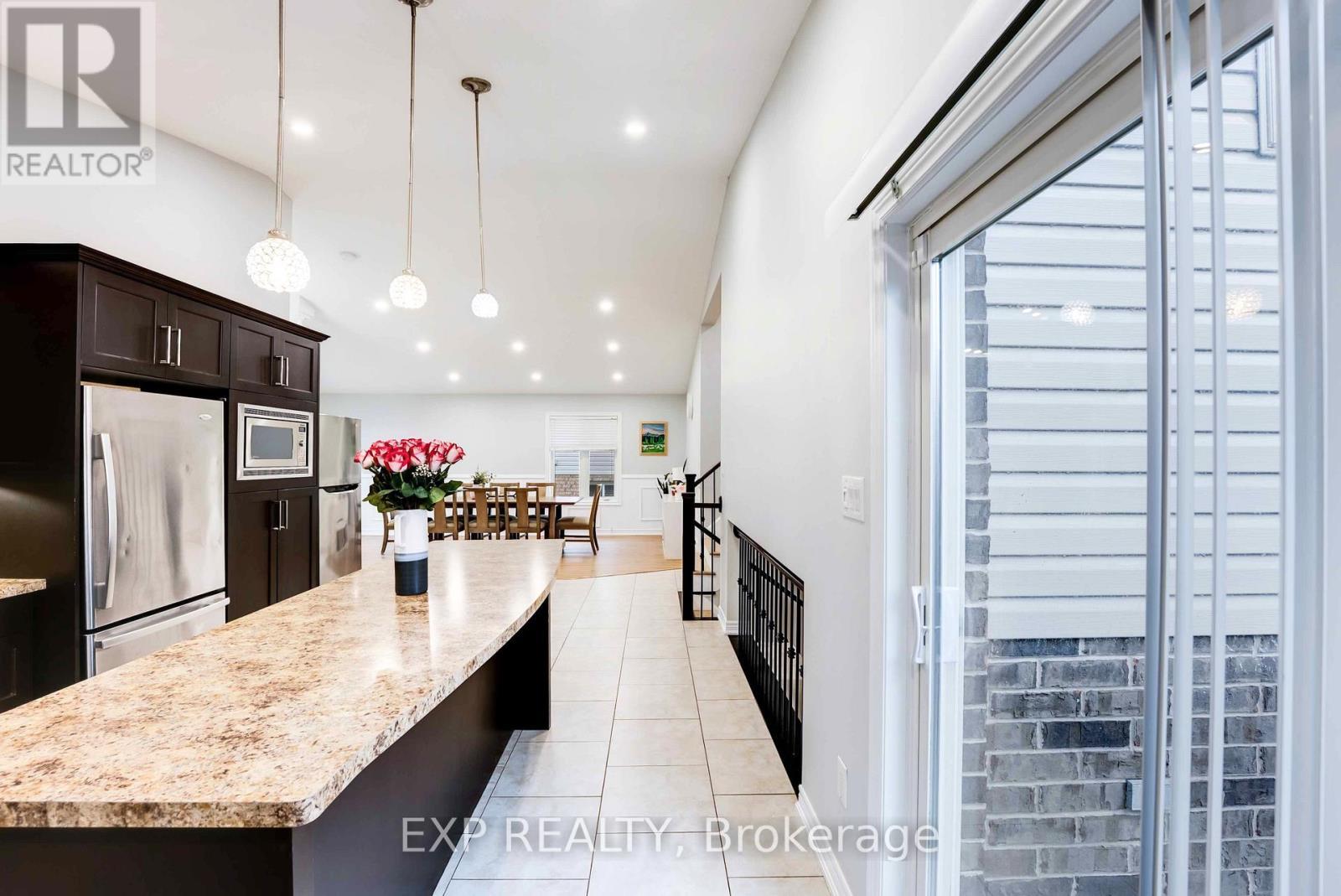 8583 Forestview Boulevard, Niagara Falls (Forestview), ON - Indoor Photo Showing Kitchen With Upgraded Kitchen