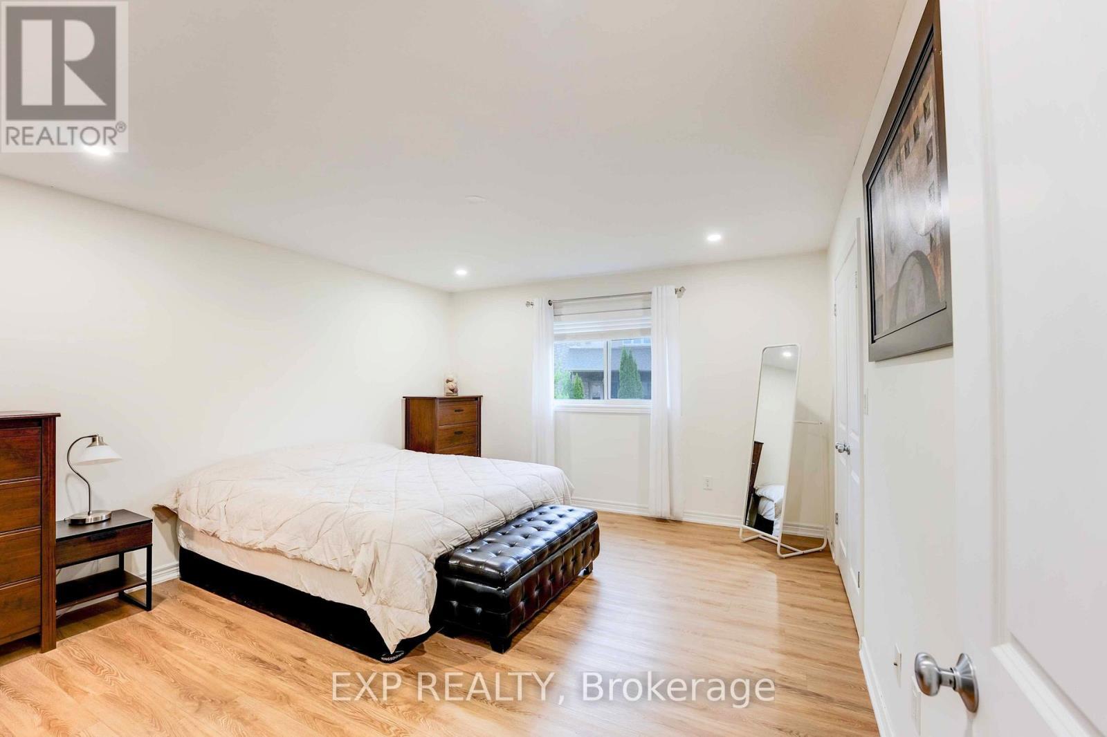 8583 Forestview Boulevard, Niagara Falls (Forestview), ON - Indoor Photo Showing Bedroom
