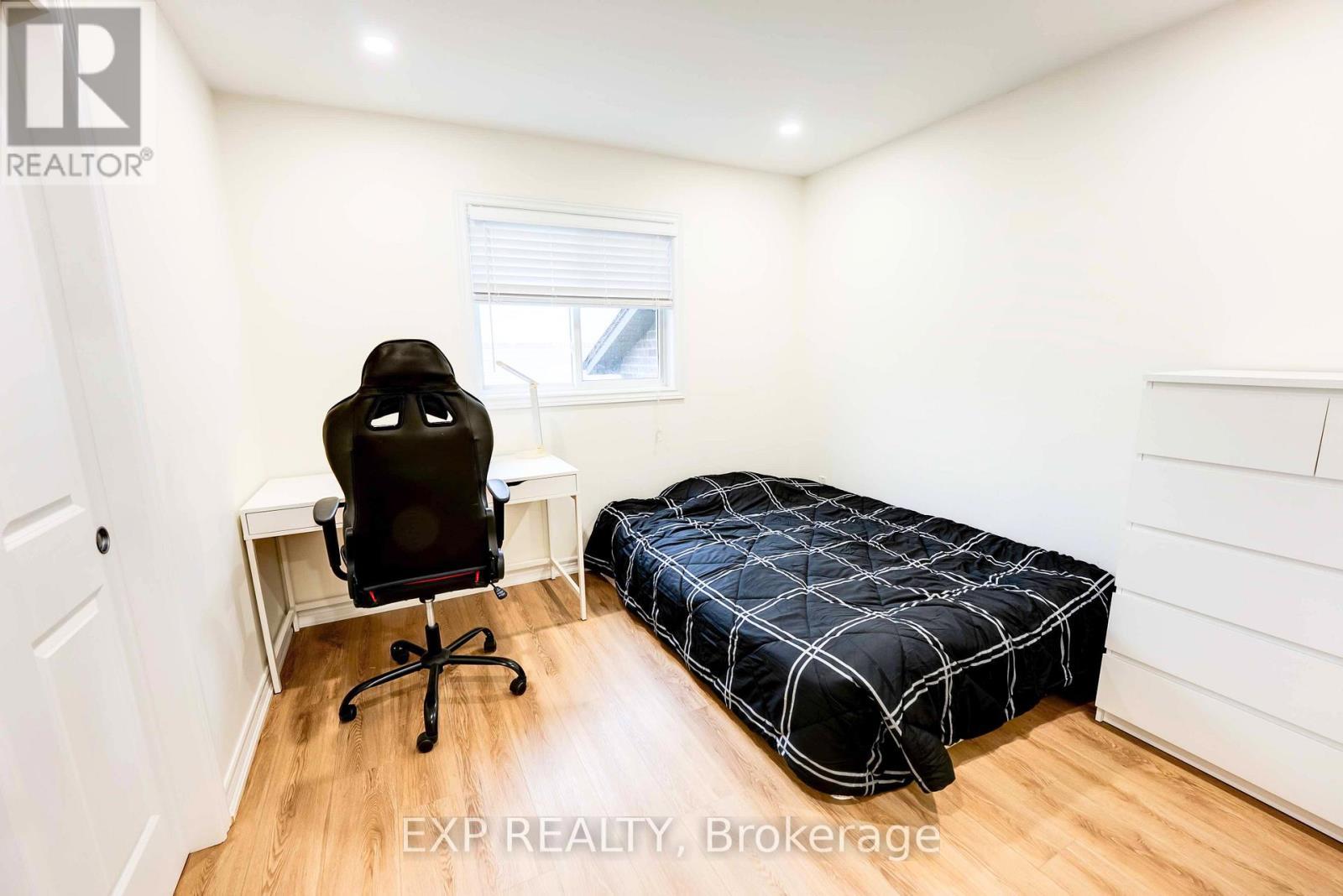 8583 Forestview Boulevard, Niagara Falls (Forestview), ON - Indoor Photo Showing Bedroom