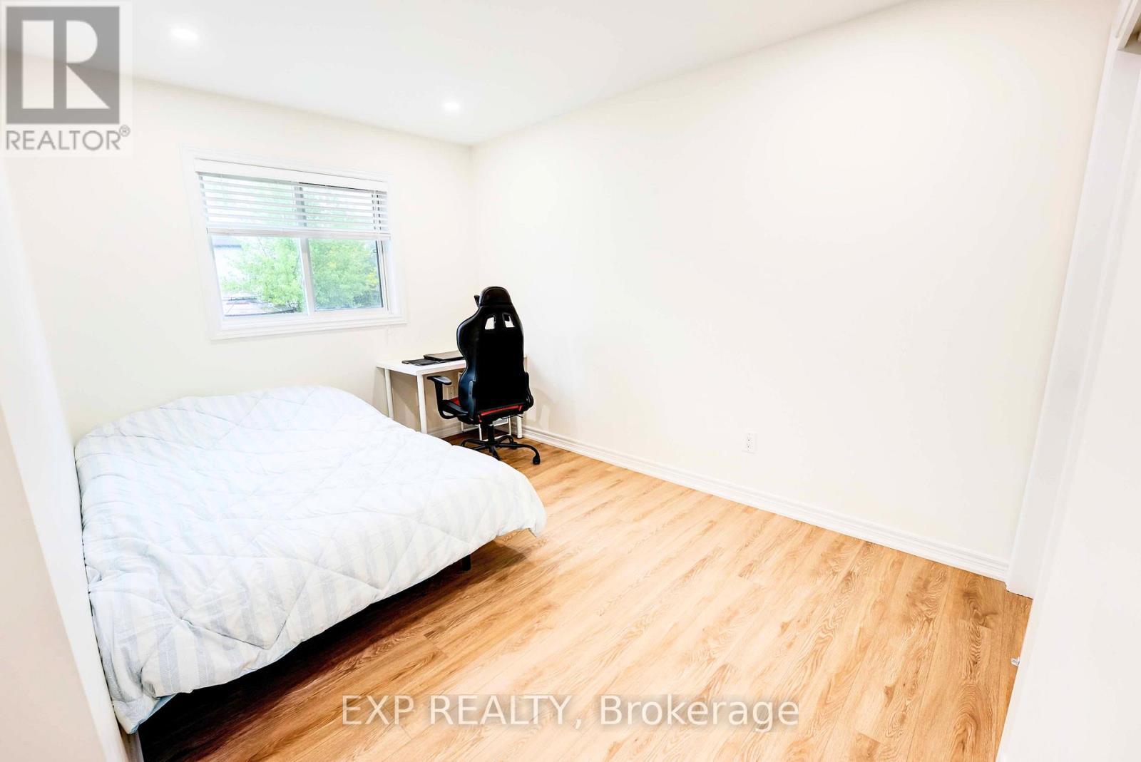 8583 Forestview Boulevard, Niagara Falls (Forestview), ON - Indoor Photo Showing Bedroom
