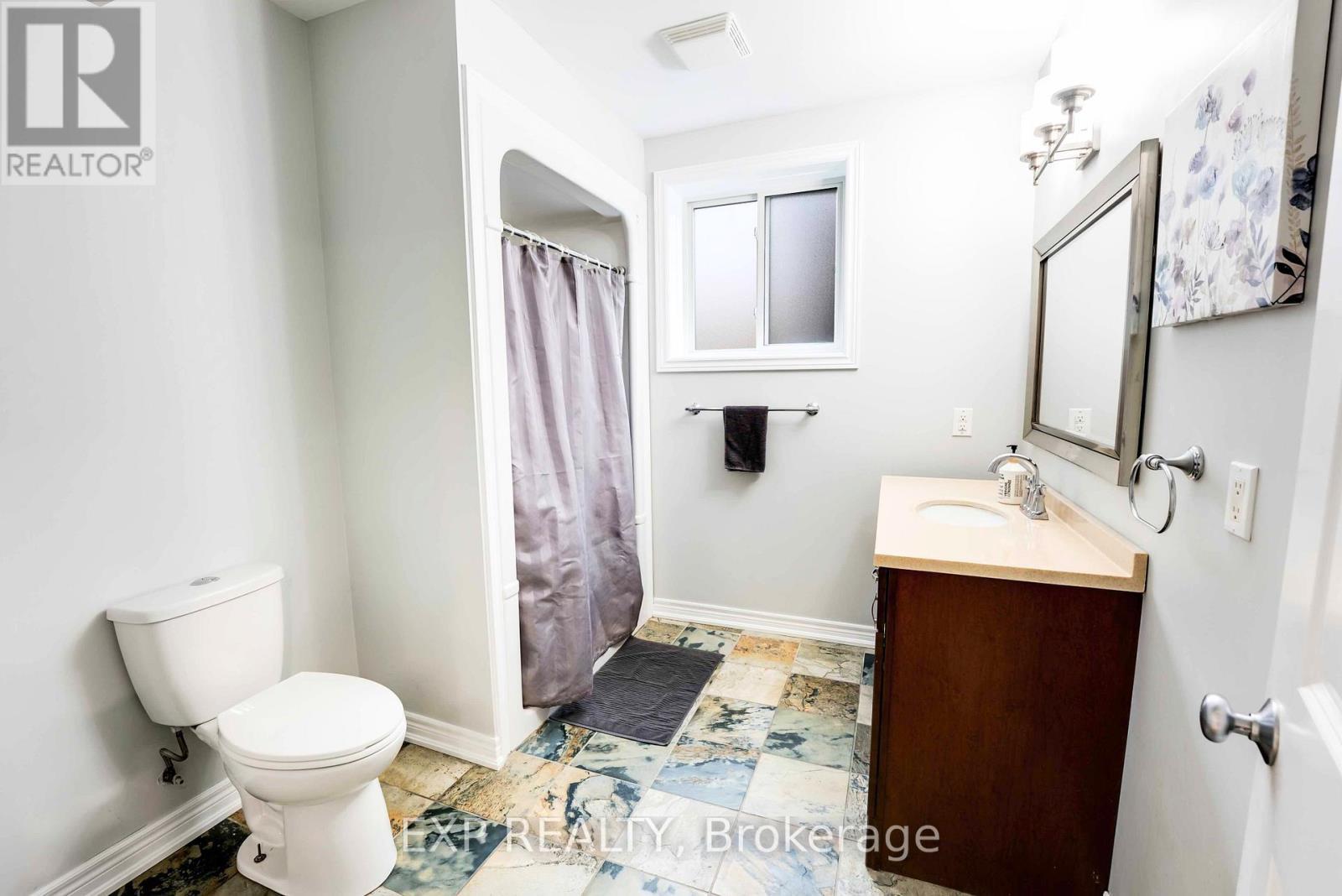 8583 Forestview Boulevard, Niagara Falls (Forestview), ON - Indoor Photo Showing Bathroom