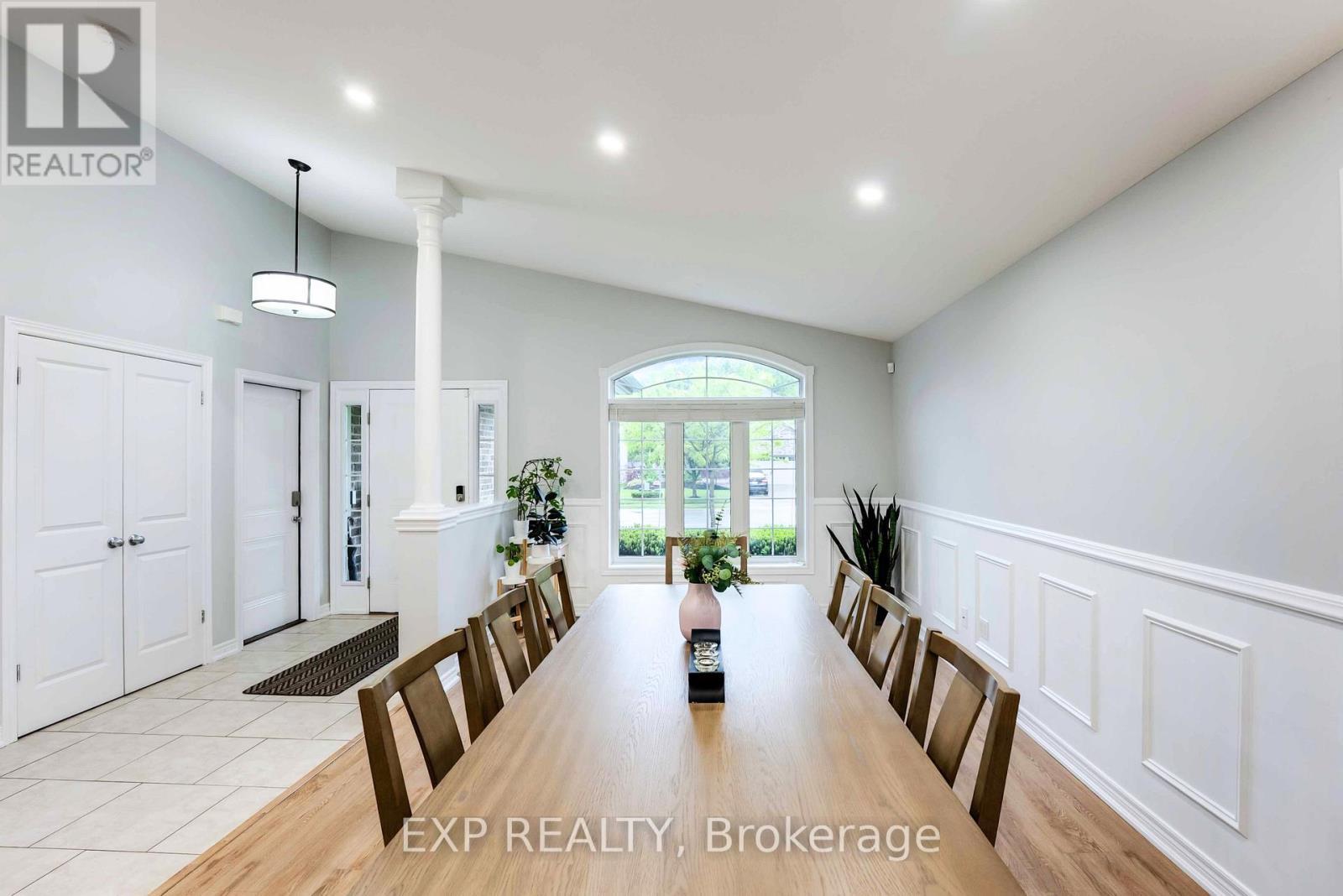 8583 Forestview Boulevard, Niagara Falls (Forestview), ON - Indoor Photo Showing Dining Room