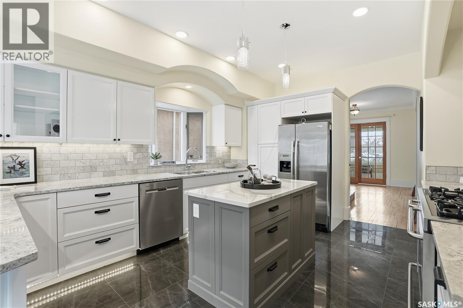 702 Queen Street, Saskatoon, SK - Indoor Photo Showing Kitchen With Upgraded Kitchen
