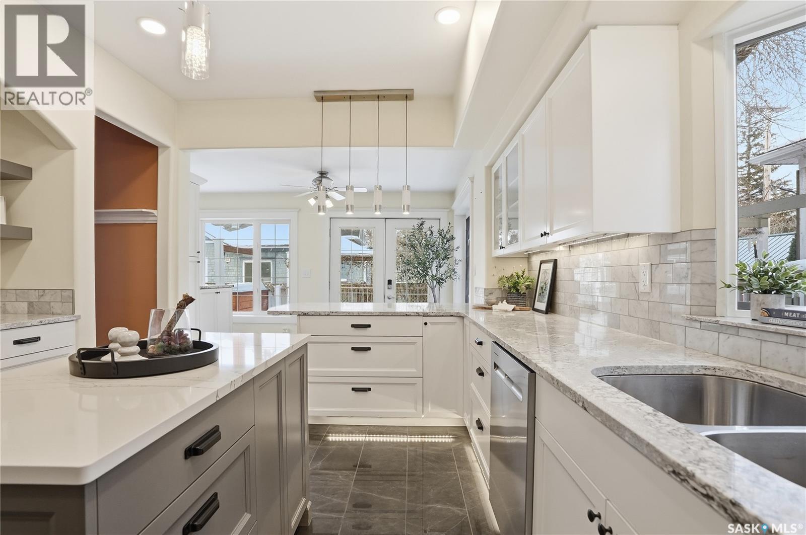 702 Queen Street, Saskatoon, SK - Indoor Photo Showing Kitchen