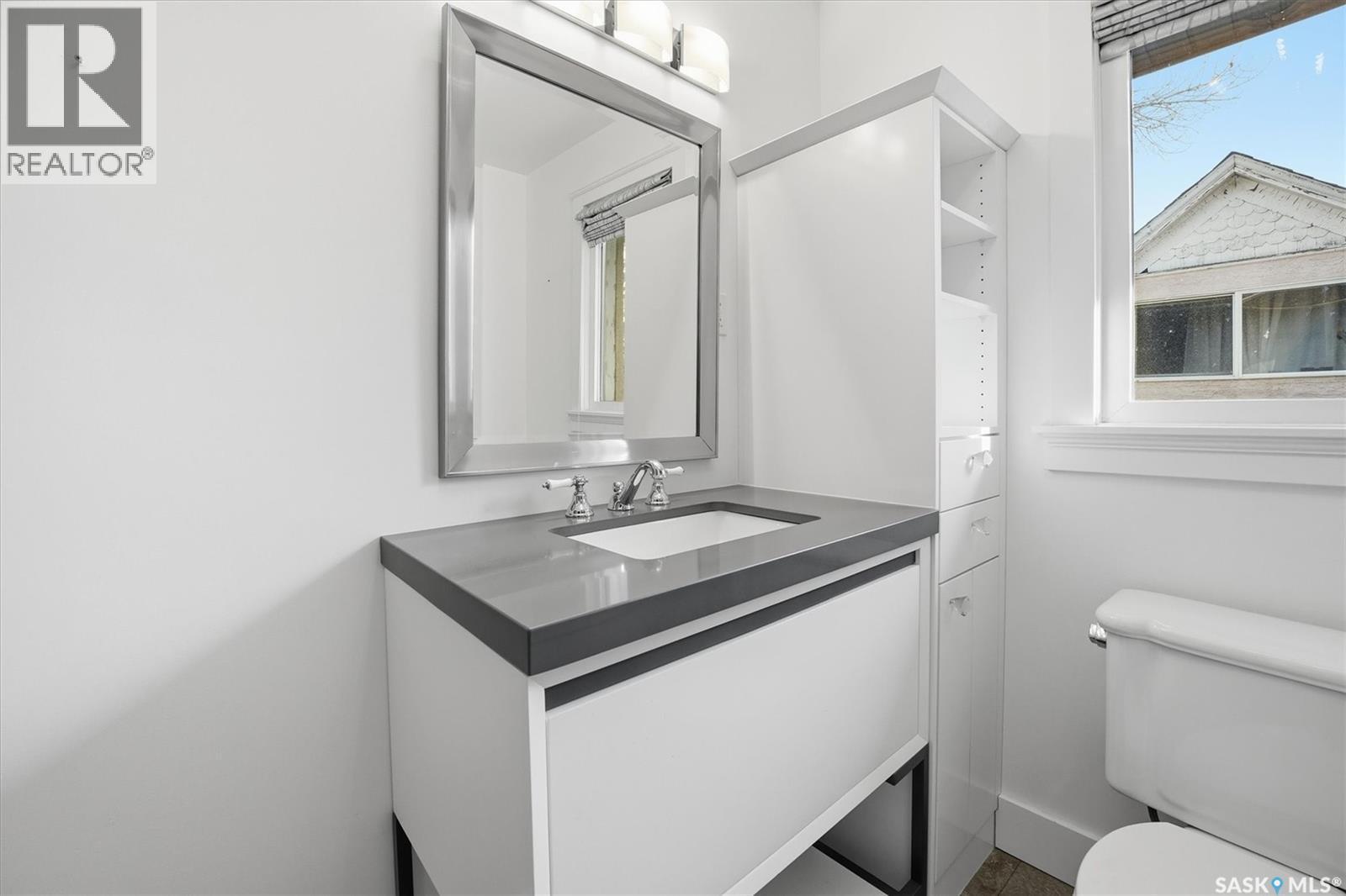 702 Queen Street, Saskatoon, SK - Indoor Photo Showing Bathroom