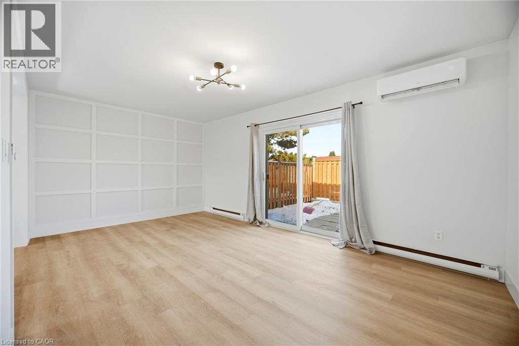 8 Claudette Gate, Hamilton, ON - Indoor Photo Showing Other Room