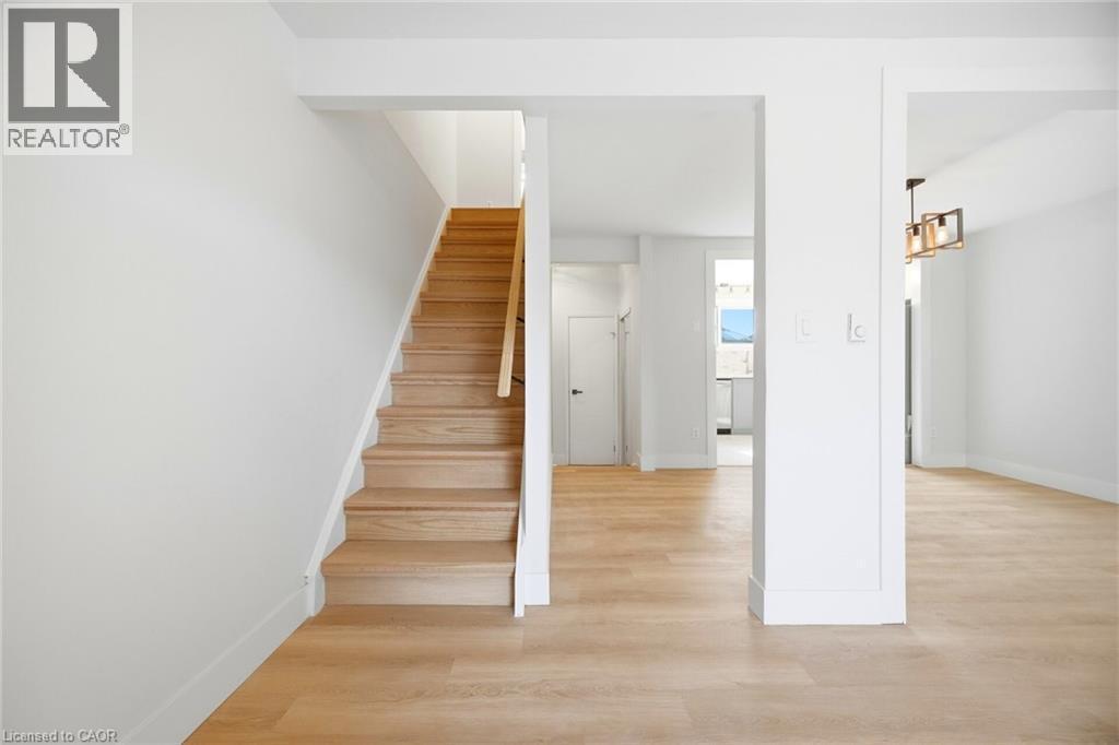 8 Claudette Gate, Hamilton, ON - Indoor Photo Showing Other Room