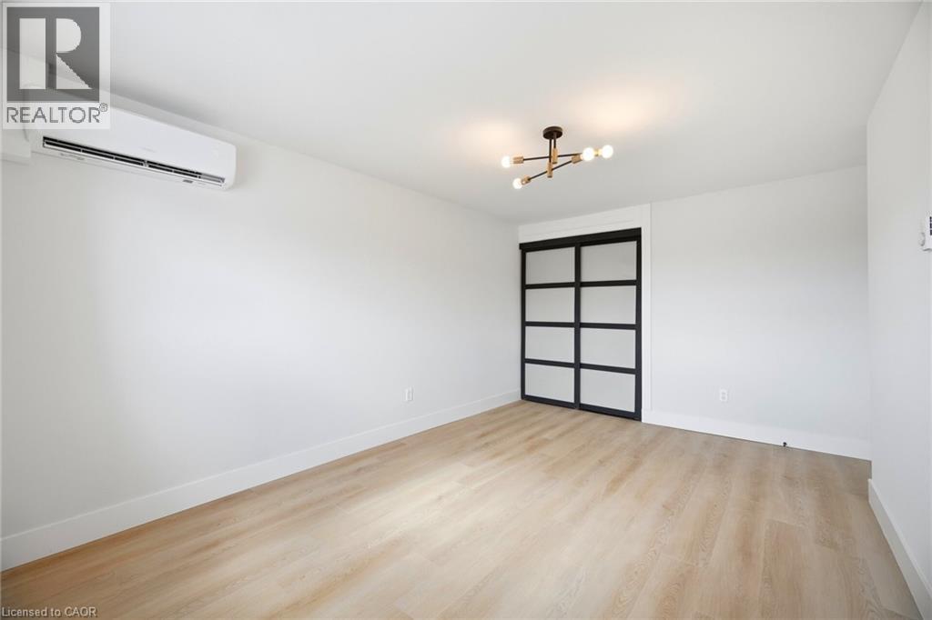 8 Claudette Gate, Hamilton, ON - Indoor Photo Showing Other Room