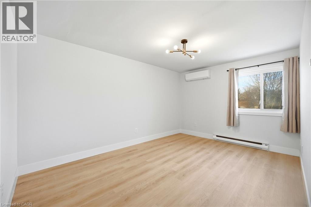 8 Claudette Gate, Hamilton, ON - Indoor Photo Showing Other Room
