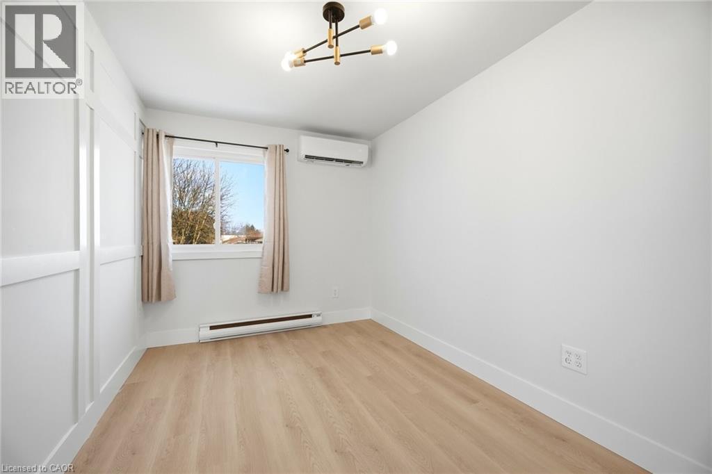 8 Claudette Gate, Hamilton, ON - Indoor Photo Showing Other Room