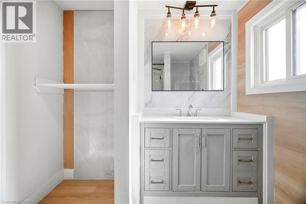 8 Claudette Gate, Hamilton, ON - Indoor