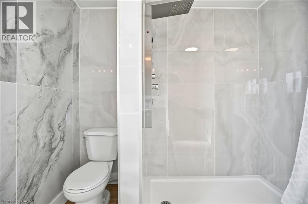 8 Claudette Gate, Hamilton, ON - Indoor Photo Showing Bathroom