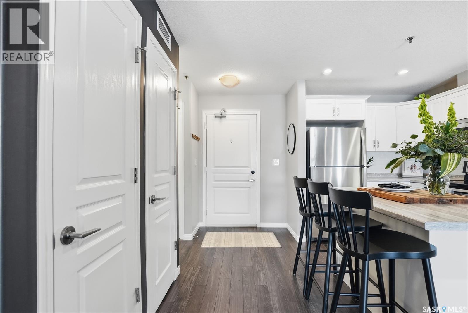 2105 104 Willis Crescent, Saskatoon, SK - Indoor