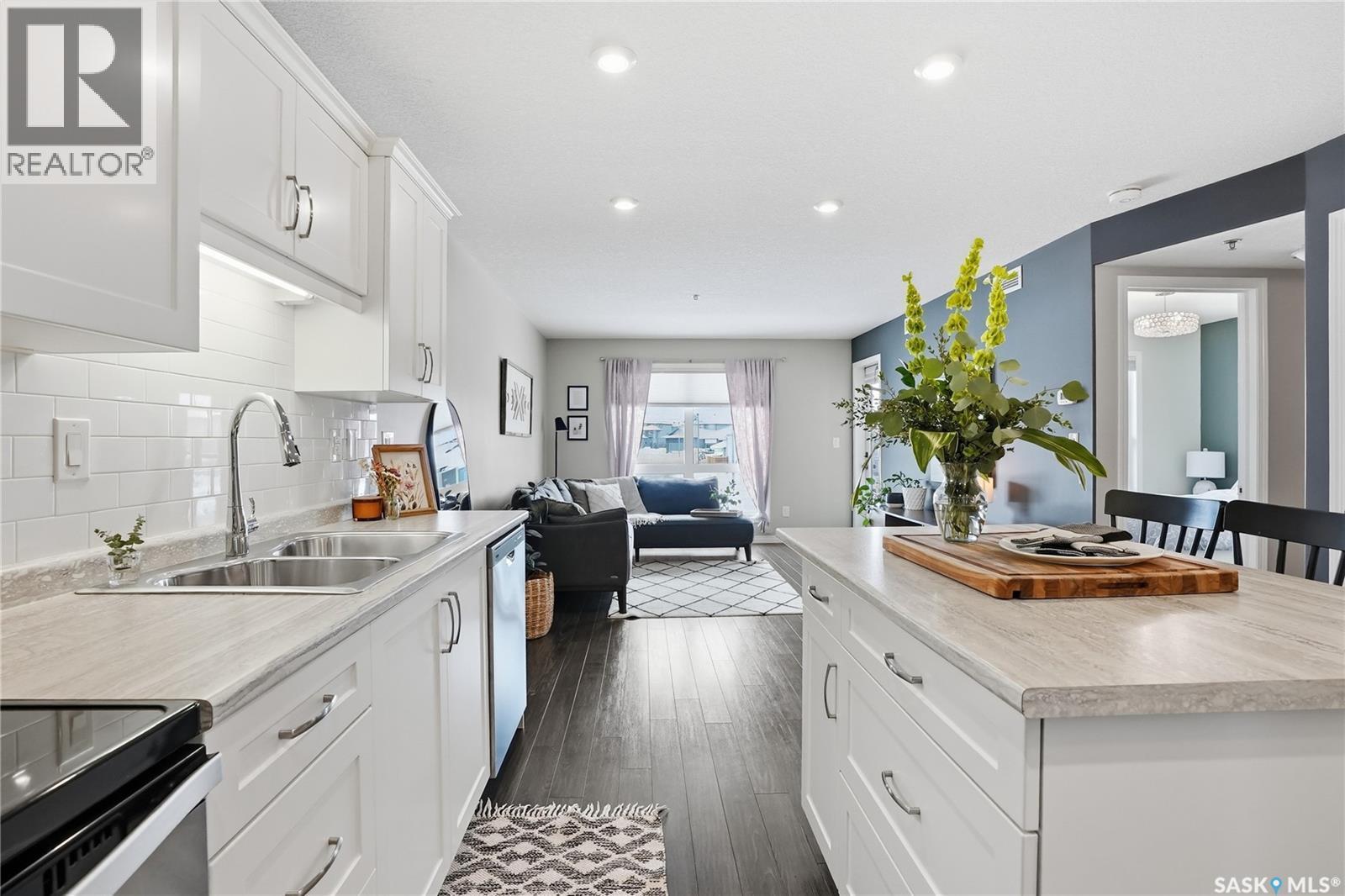 2105 104 Willis Crescent, Saskatoon, SK - Indoor Photo Showing Kitchen With Double Sink