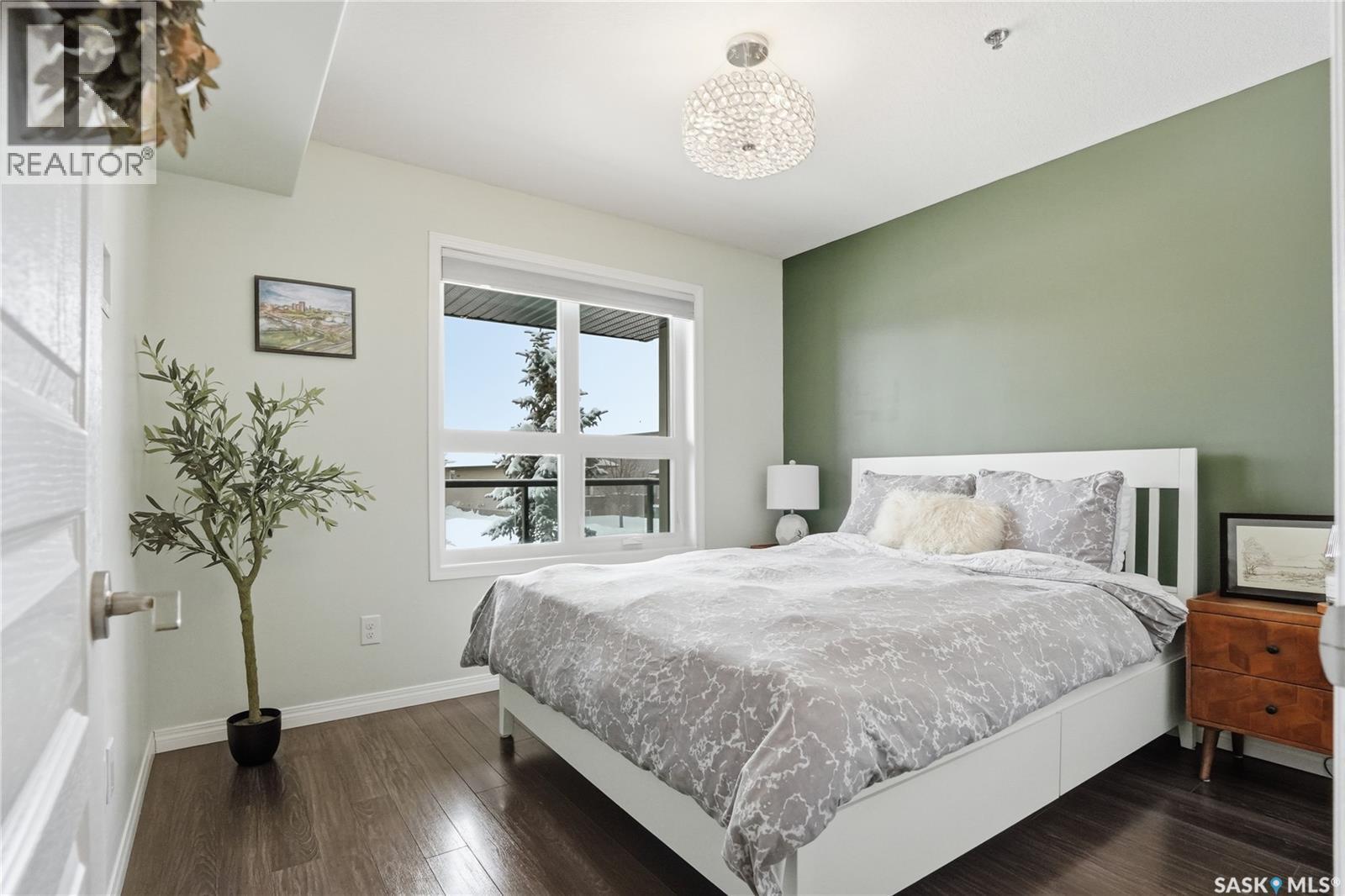 2105 104 Willis Crescent, Saskatoon, SK - Indoor Photo Showing Bedroom