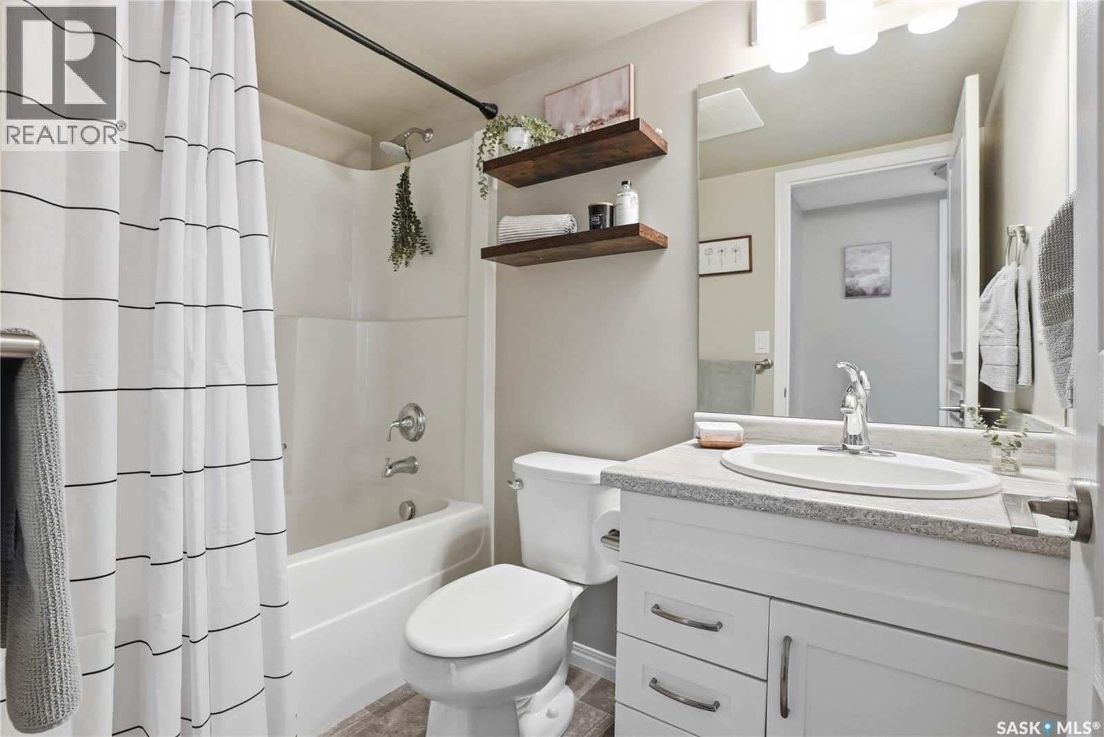 2105 104 Willis Crescent, Saskatoon, SK - Indoor Photo Showing Bathroom