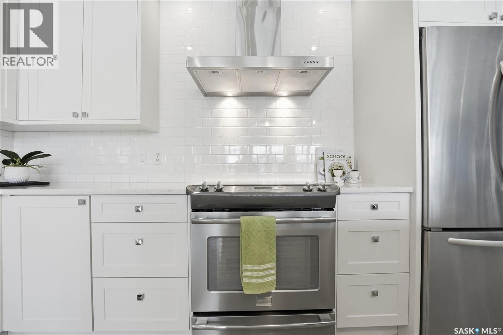 203 Pritchard Terrace, Saskatoon, SK - Indoor Photo Showing Kitchen With Stainless Steel Kitchen With Upgraded Kitchen