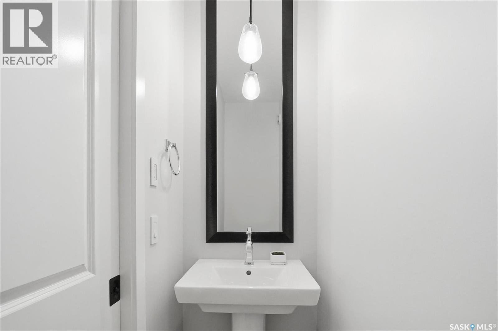 203 Pritchard Terrace, Saskatoon, SK - Indoor Photo Showing Bathroom