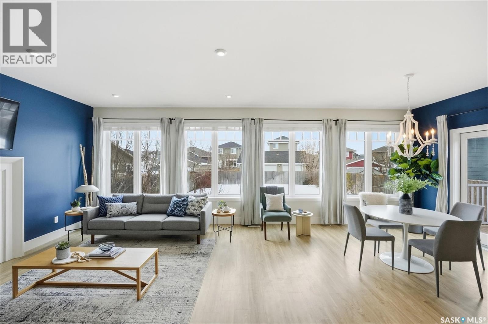 203 Pritchard Terrace, Saskatoon, SK - Indoor Photo Showing Living Room