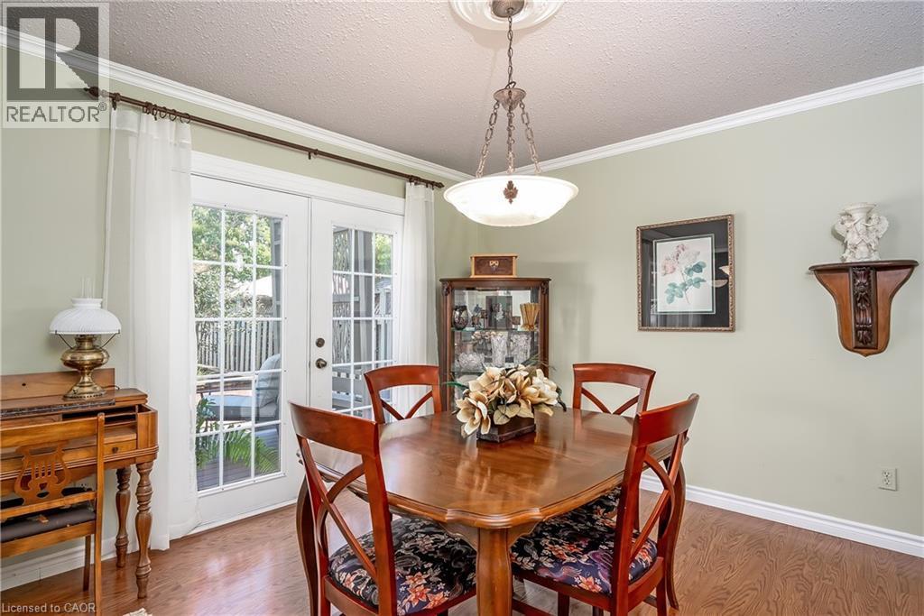 2407 Hemlock Court, Burlington, ON - Indoor Photo Showing Dining Room