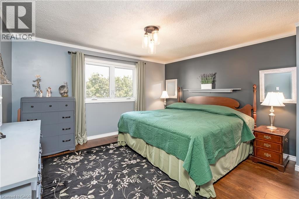 2407 Hemlock Court, Burlington, ON - Indoor Photo Showing Bedroom