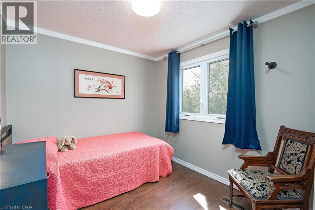 2407 Hemlock Court, Burlington, ON - Indoor Photo Showing Bedroom