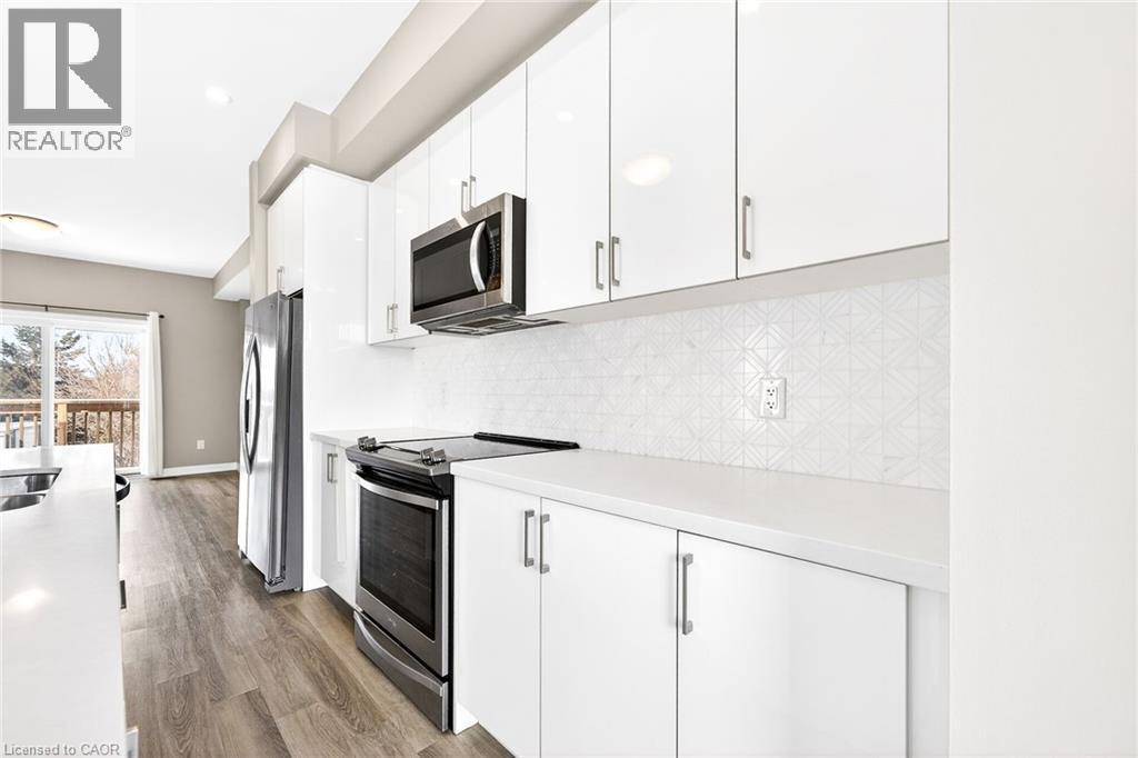 48 Markle Crescent, Ancaster, ON - Indoor Photo Showing Kitchen With Upgraded Kitchen
