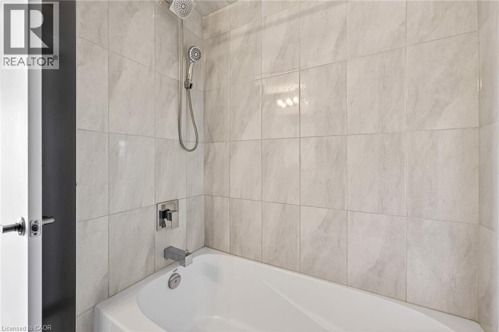 48 Markle Crescent, Ancaster, ON - Indoor Photo Showing Bathroom