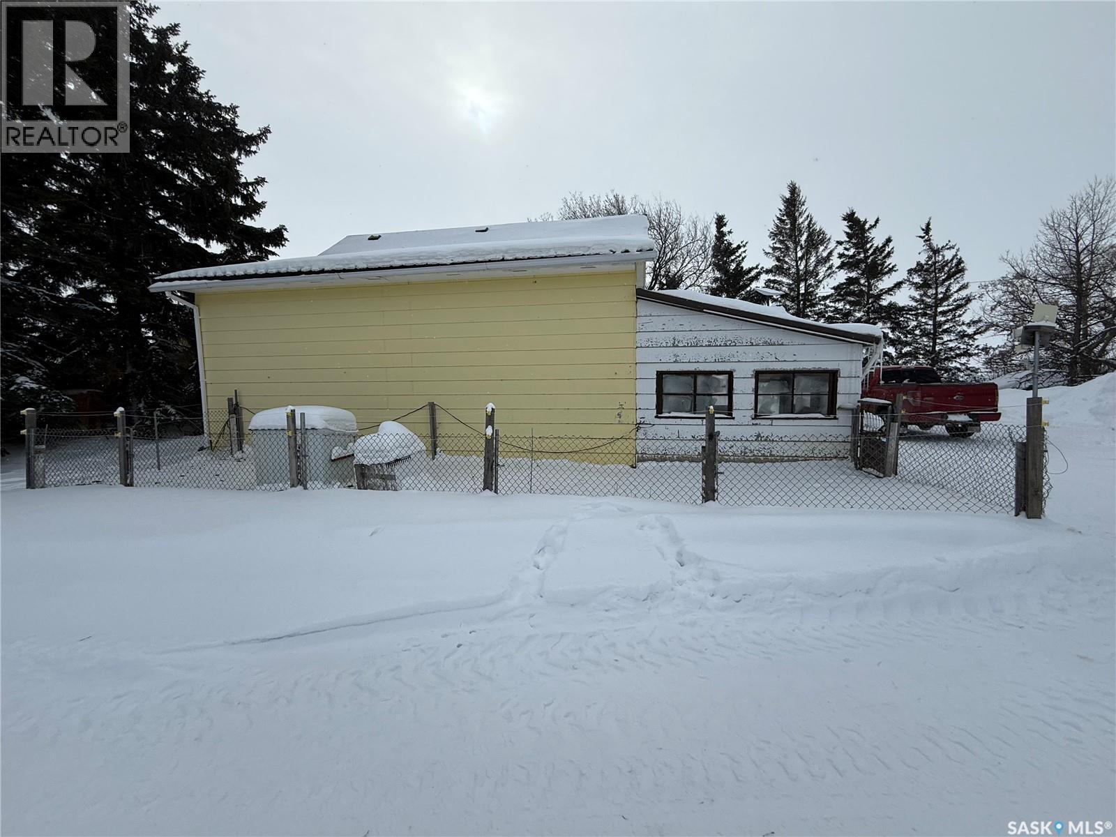 . Railway Avenue, Gladmar, SK - Outdoor